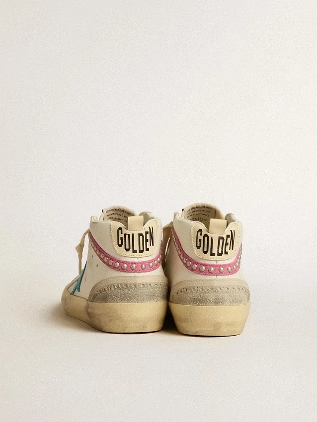 Zapatillas Mid Star para mujer en piel con estrella azul claro y detalle de ante fucsia con tachuelas platino