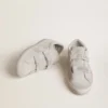 Zapatillas Old School para mujer en ante gris claro con una estrella de piel con microbrillo