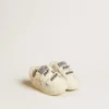Zapatillas para bebé de piel napa con motivo de rosas rosas y estrella de ante blanco