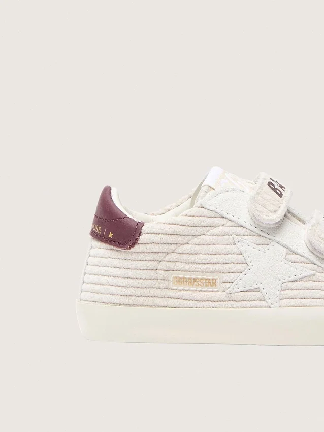 Zapatillas para bebé de terciopelo con estrella de ante blanco y lengüeta trasera de cuero burdeos