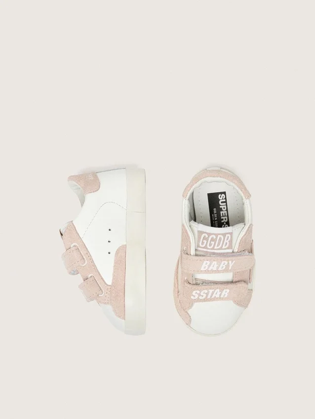Zapatillas para bebé en napa con estrella de ante rosa y estampado de mascota