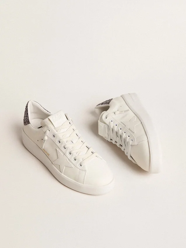 Zapatillas Purestar para mujer con estrella de piel blanca y lengüeta del talón con purpurina antracita
