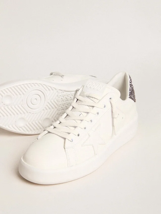 Zapatillas Purestar para mujer con estrella de piel blanca y lengüeta del talón con purpurina antracita