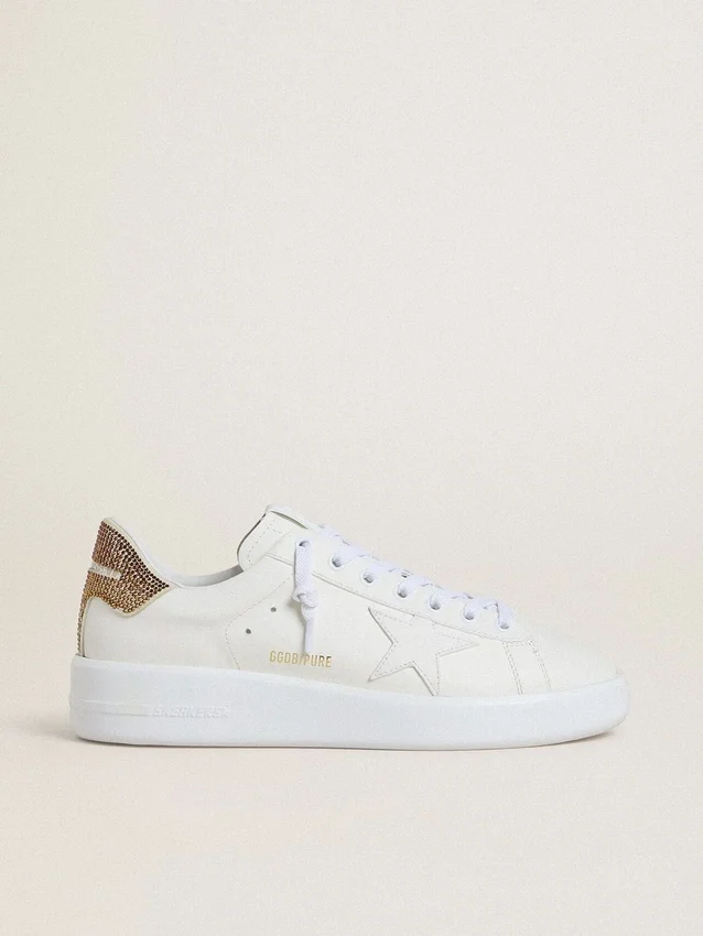 Zapatillas Purestar para mujer con estrella de piel blanca y lengüeta en el talón con cristales marrones