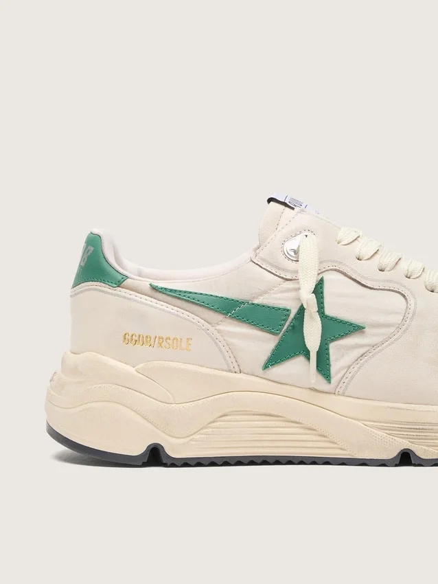Zapatillas Running Sole para hombre en nailon color crema y piel con estrella de piel verde