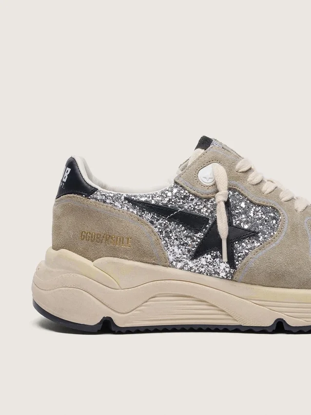 Zapatillas Running Sole para mujer en brillo plateado y ante gris paloma
