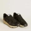 Zapatillas Running Sole para mujer en negro brillante con estrella de piel y lengüeta de talón de nubuck