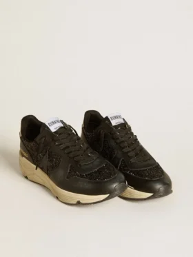 Zapatillas Running Sole para mujer en negro brillante con estrella de piel y lengüeta de talón de nubuck