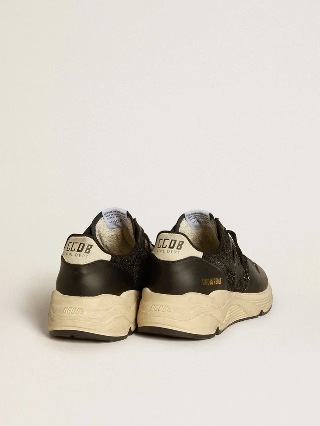 Zapatillas Running Sole para mujer en negro brillante con estrella de piel y lengüeta de talón de nubuck