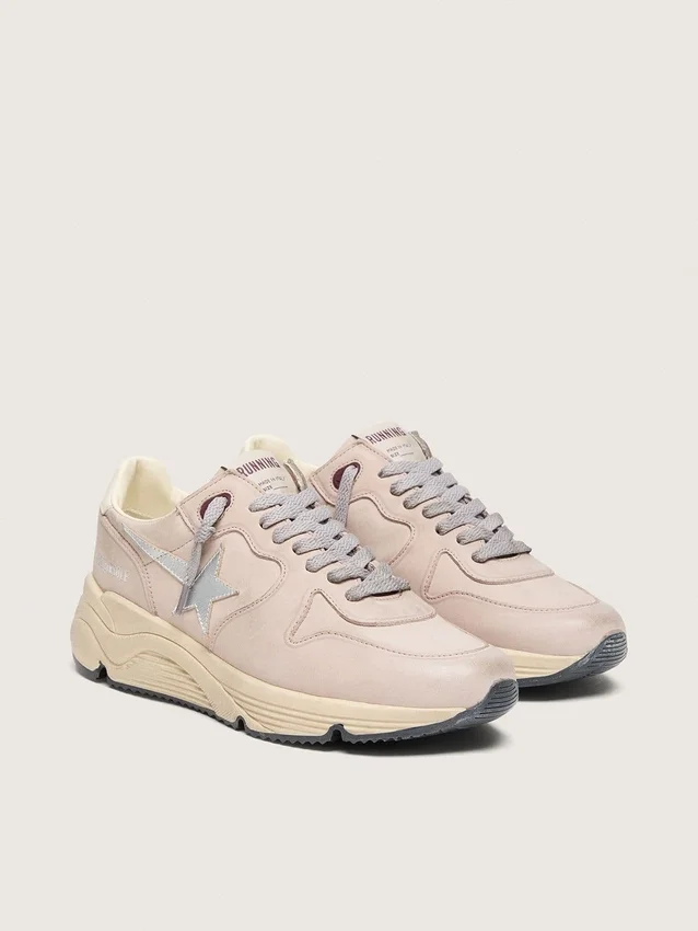 Zapatillas Running Sole para mujer en piel rosa empolvado con estrella plateada