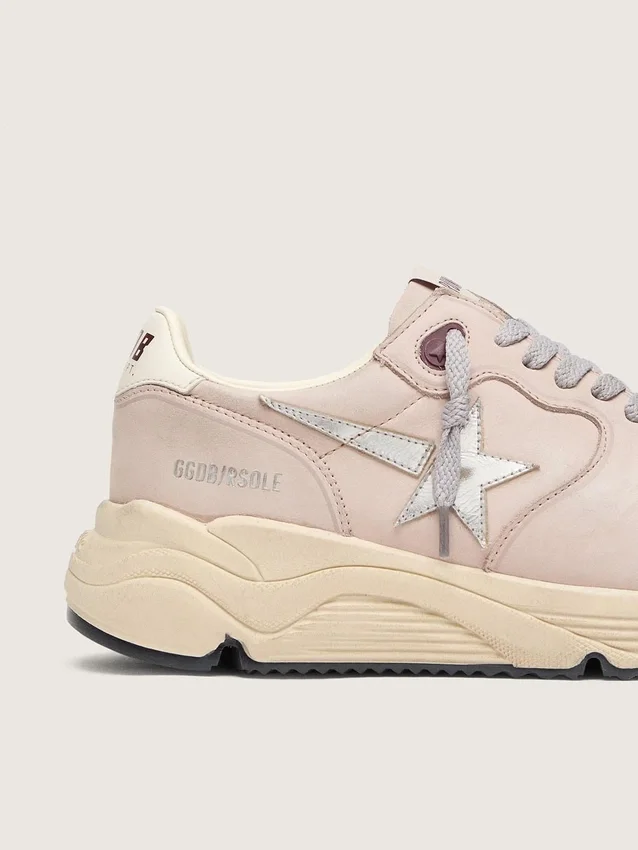 Zapatillas Running Sole para mujer en piel rosa empolvado con estrella plateada