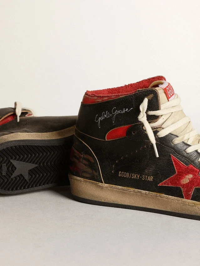 Zapatillas Sky-Star para hombre en piel negra brillante con estrella roja