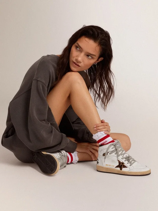 Zapatillas Sky-Star para mujer con firma e inserciones de piel de potro con estampado de leopardo