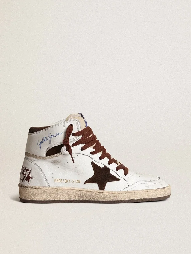 Zapatillas Sky-Star para mujer en piel napa blanca con estrella de ante color chocolate