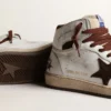 Zapatillas Sky-Star para mujer en piel napa blanca con estrella de ante color chocolate