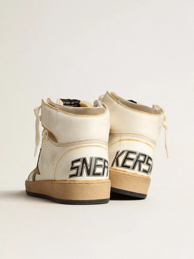 Zapatillas Sky-Star para mujer en piel napa blanca con estrella de ante gris paloma