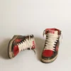 Zapatillas Sky-Star para mujer en piel negra brillante con estrella roja