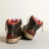 Zapatillas Sky-Star para mujer en piel negra brillante con estrella roja