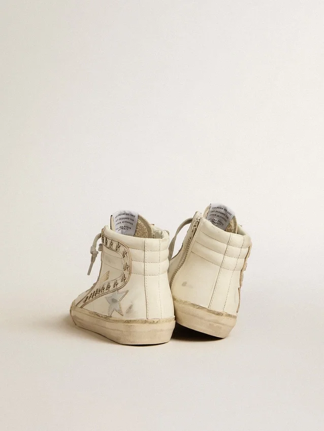 Zapatillas Slide con estrella de piel metalizada plateada y detalle de piel con estrellas