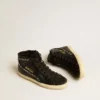 Zapatillas Slide de piel con estrella negra y detalles de cristales Swarovski
