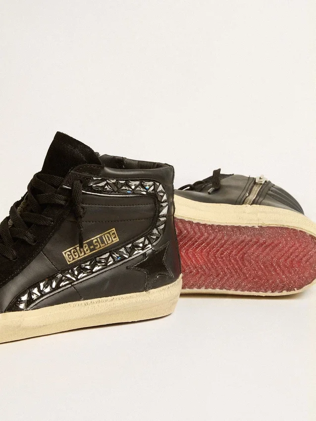 Zapatillas Slide de piel con estrella negra y detalles de cristales Swarovski