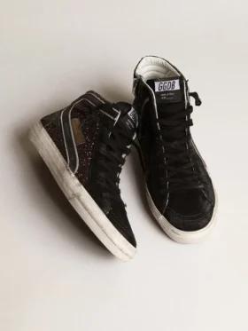 Zapatillas Slide en marrón brillante con estrella de piel negra y detalles brillantes