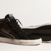 Zapatillas Slide en marrón brillante con estrella de piel negra y detalles brillantes