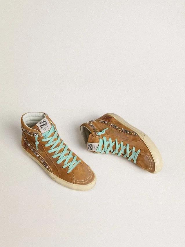 Zapatillas Slide para mujer en ante de color ocre con estrella de piel color tabaco