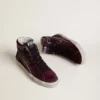 Zapatillas Slide para mujer en ante y purpurina de cereza negra con estrella de piel y detalle de piel metalizada