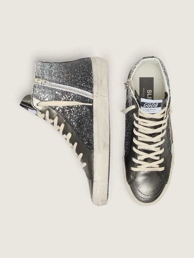 Zapatillas Slide para mujer en negro y purpurina plateada con estrella de cuero y detalles metalizados