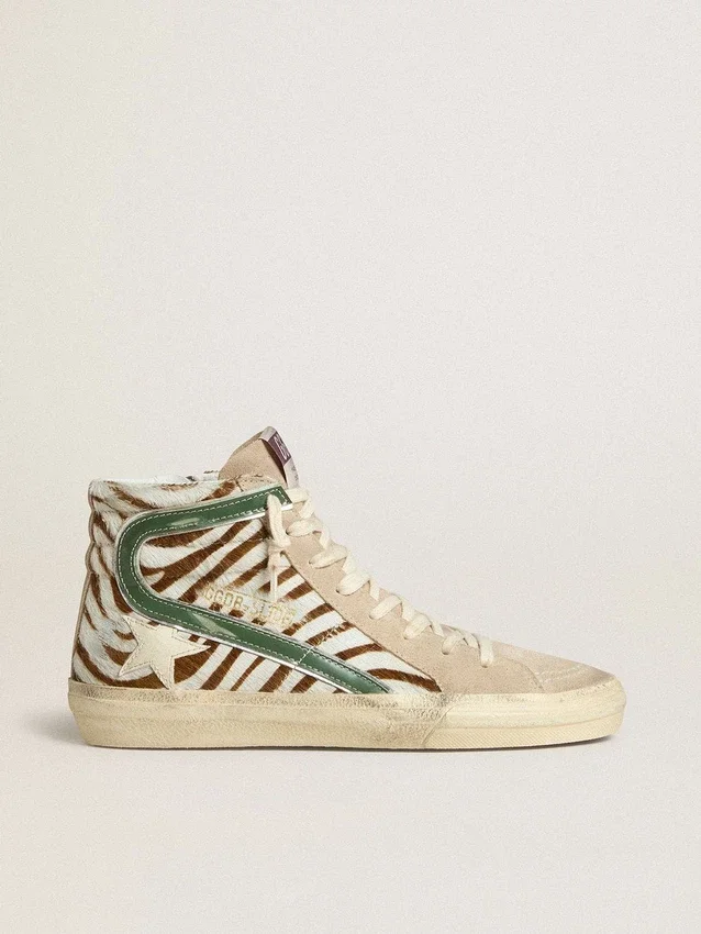 Zapatillas Slide para mujer en piel de potro con estampado de cebra y detalle en piel laminada verde