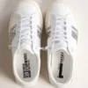 Zapatillas sostenibles Yatay Modelo 1B con parte superior blanca de origen biológico y purpurina reciclada plateada Y