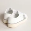 Zapatillas sostenibles Yatay Modelo 1B con parte superior blanca de origen biológico y purpurina reciclada plateada Y