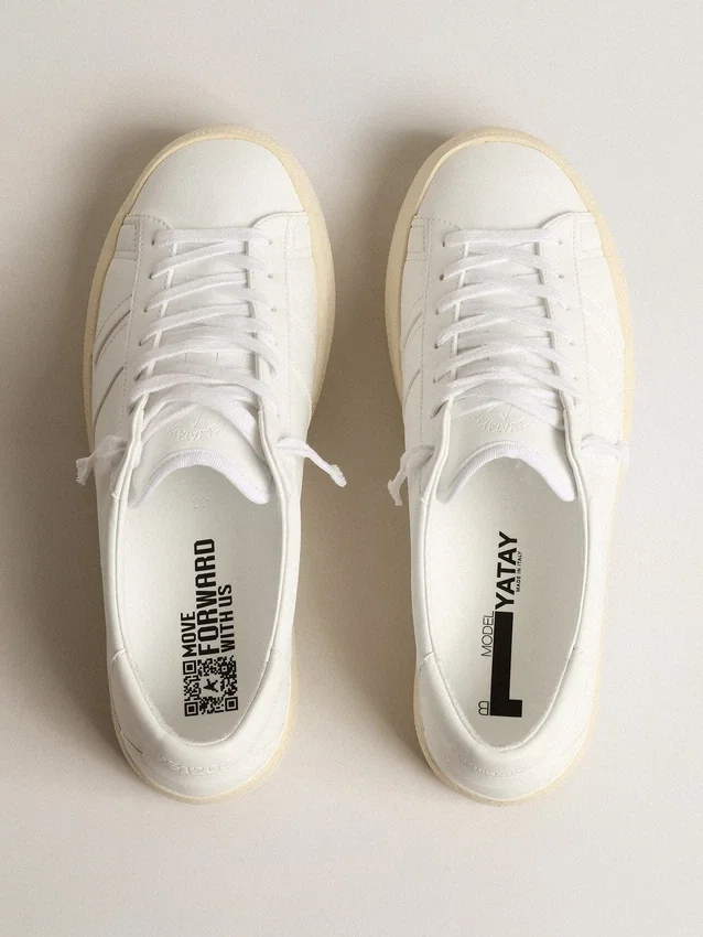 Zapatillas sostenibles Yatay Modelo 1B con parte superior blanca de origen biológico y Y blanca