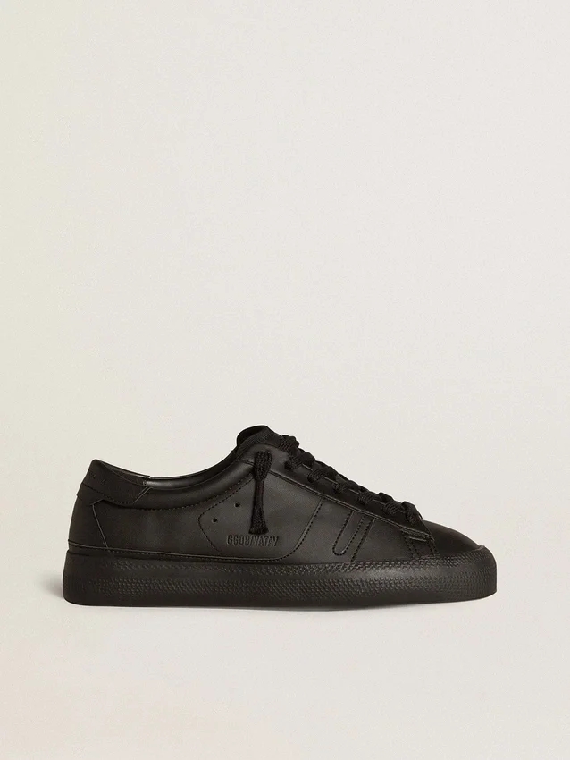 Zapatillas sostenibles Yatay Modelo 1B con parte superior de origen biológico y Y negra