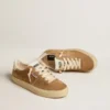 Zapatillas Soul Star para mujer en ante color camel con lengüeta y talonera de piel blanca