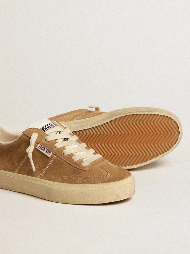 Zapatillas Soul Star para mujer en ante color camel con lengüeta y talonera de piel blanca