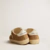 Zapatillas Soul Star para mujer en ante color camel con lengüeta y talonera de piel blanca