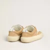 Zapatillas Space-Star Cube para mujer en ante color tabaco con estrella perforada
