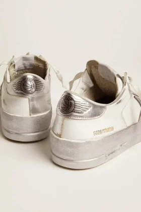 Zapatillas Stardan con estrella de piel metalizada plateada y lengüeta en el talón