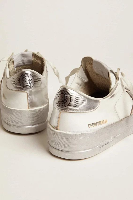 Zapatillas Stardan con estrella de piel metalizada plateada y lengüeta en el talón