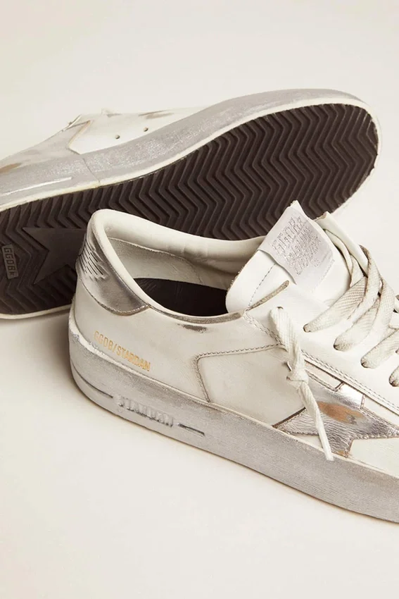 Zapatillas Stardan con estrella de piel metalizada plateada y lengüeta en el talón