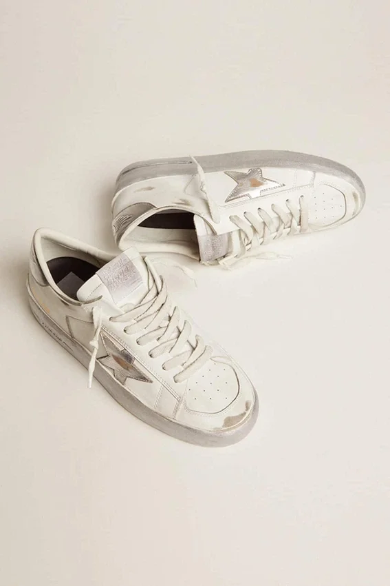 Zapatillas Stardan con estrella de piel metalizada plateada y lengüeta en el talón