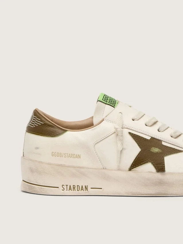 Zapatillas Stardan para hombre en piel blanca con estrella y lengüeta en el talón de piel con estampado de serpiente en verde militar