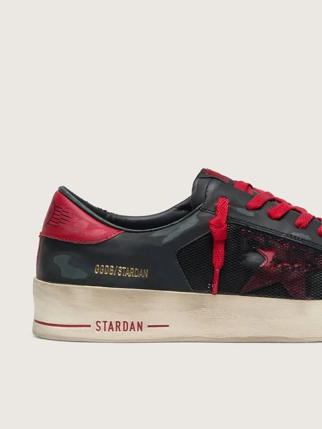 Zapatillas Stardan para hombre en piel negra con estrella roja e inserciones de malla negra y piel roja