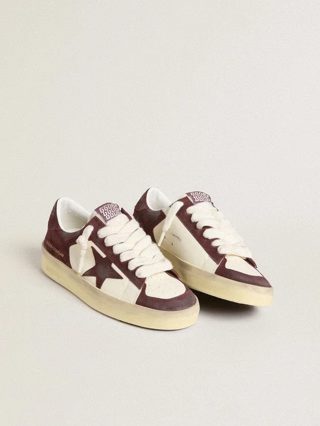 Zapatillas Stardan para mujer en napa blanca con estrella y lengüeta del talón de ante burdeos