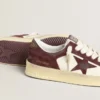 Zapatillas Stardan para mujer en napa blanca con estrella y lengüeta del talón de ante burdeos