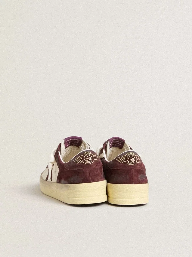 Zapatillas Stardan para mujer en napa blanca con estrella y lengüeta del talón de ante burdeos