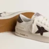 Zapatillas Stardan para mujer en piel blanca con estrella marrón brillante y lengüeta en el talón