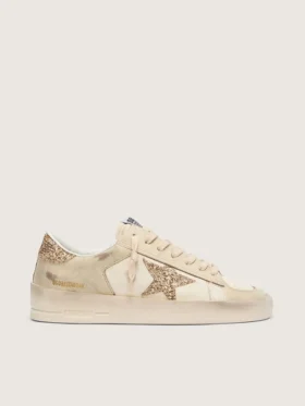 Zapatillas Stardan para mujer en piel napa color crudo con estrella dorada brillante y lengüeta en el talón